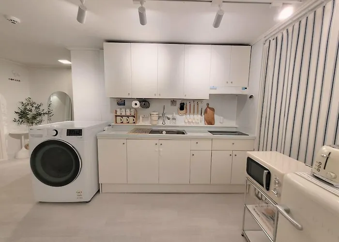 Apartment Soso On 합법숙소#대흥역도보 3분 #4퀸 #kdh#홍대 #8인 #공항철도 #신촌 #지하철초근접 #마포 #세브란스 #k *