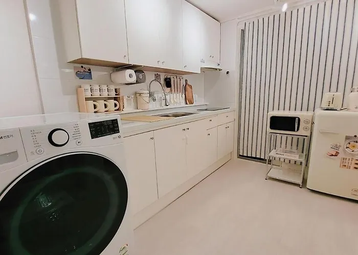 Apartment Soso On 합법숙소#대흥역도보 3분 #4퀸 #kdh#홍대 #8인 #공항철도 #신촌 #지하철초근접 #마포 #세브란스 #k *